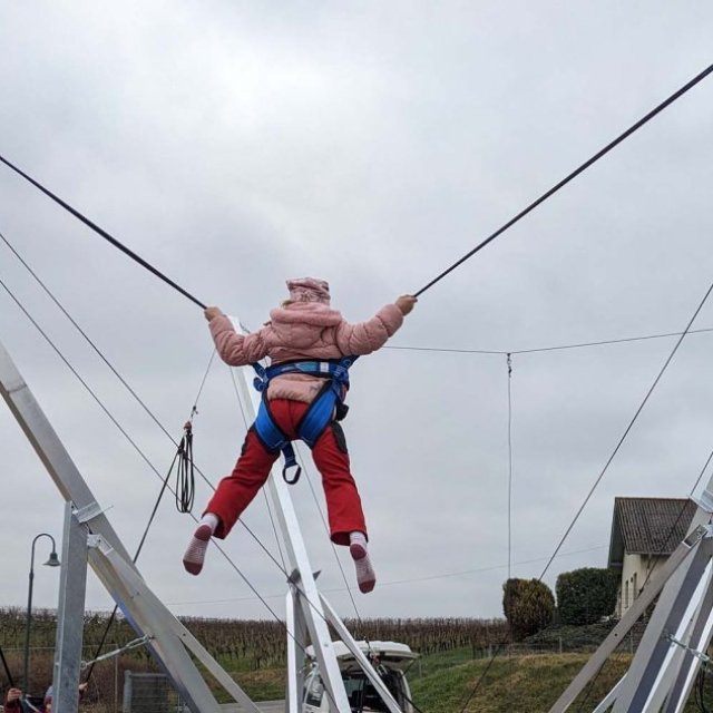 4er Bungee-Trampolin mit Betreuungspersonal